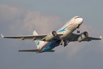 Дальнемагистральный пассажирский самолет Ту-204-300 (борт. № RA-64039) а/к «Владивосток Авиа»
