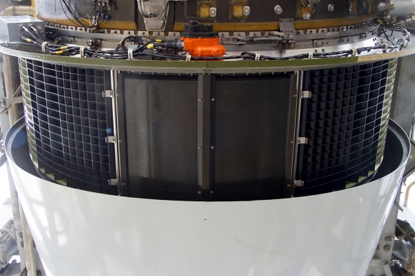 Решетка реверсивного устройства двигателя ПД-14, установленного на открытом стенде АО «ОДК-Авиадвигатель»